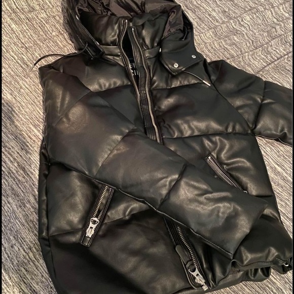 Worn twice. Size small - Picture 2 of 2